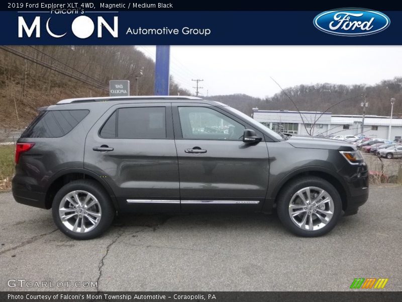 Magnetic / Medium Black 2019 Ford Explorer XLT 4WD