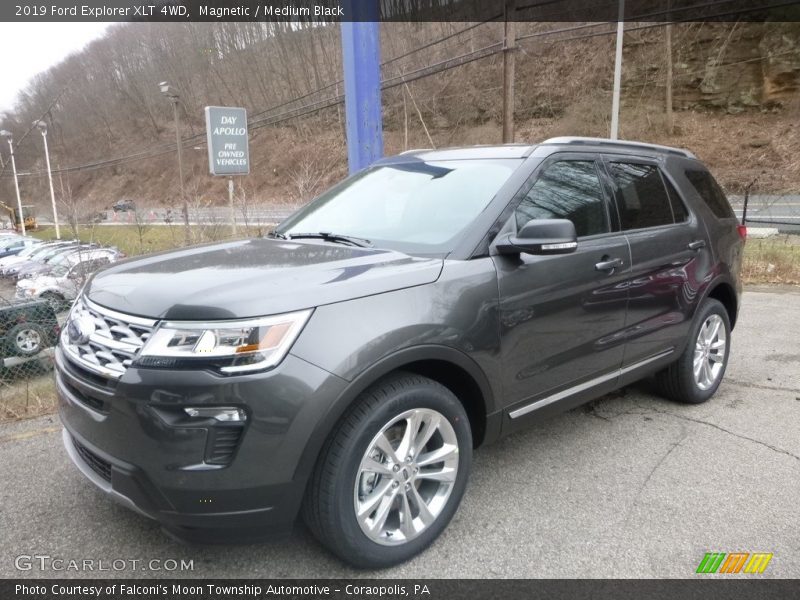 Magnetic / Medium Black 2019 Ford Explorer XLT 4WD