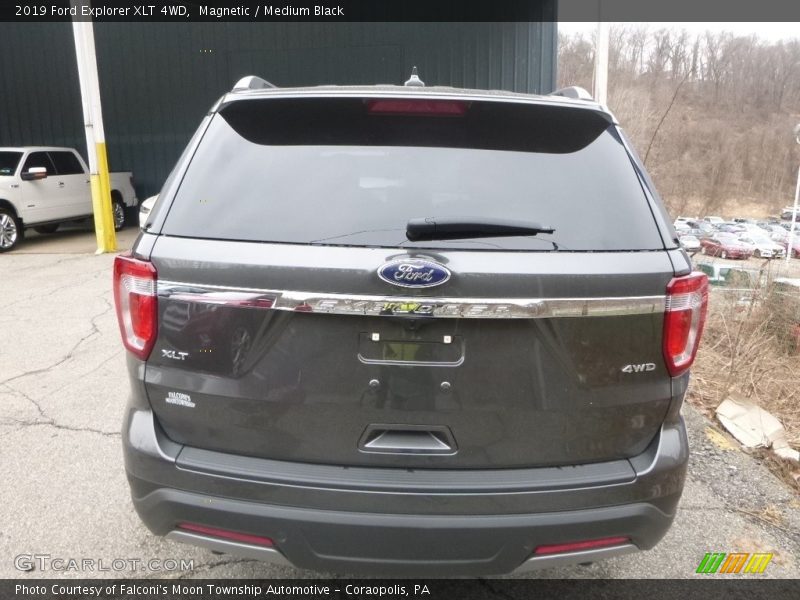 Magnetic / Medium Black 2019 Ford Explorer XLT 4WD