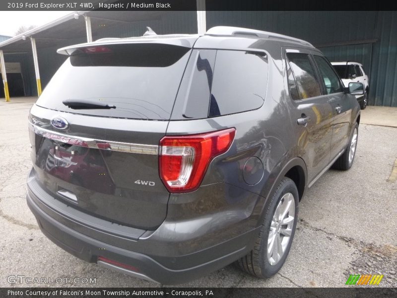 Magnetic / Medium Black 2019 Ford Explorer XLT 4WD