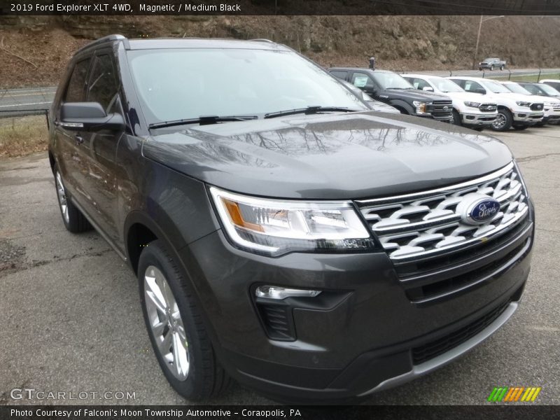 Magnetic / Medium Black 2019 Ford Explorer XLT 4WD