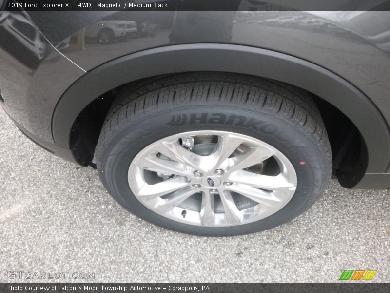 Magnetic / Medium Black 2019 Ford Explorer XLT 4WD