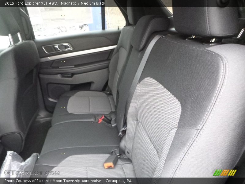 Magnetic / Medium Black 2019 Ford Explorer XLT 4WD