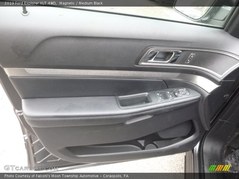 Magnetic / Medium Black 2019 Ford Explorer XLT 4WD