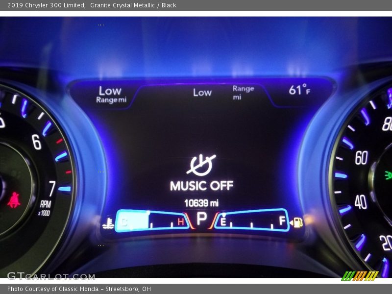 Granite Crystal Metallic / Black 2019 Chrysler 300 Limited