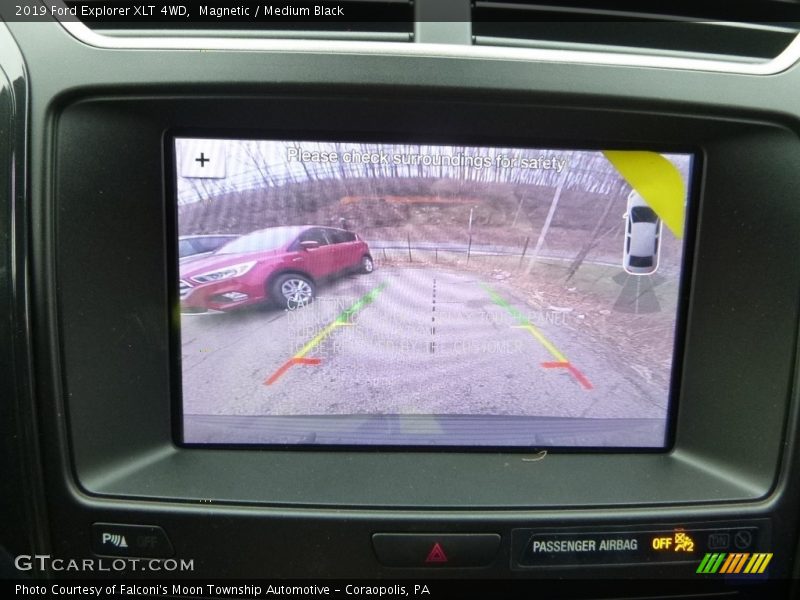 Magnetic / Medium Black 2019 Ford Explorer XLT 4WD