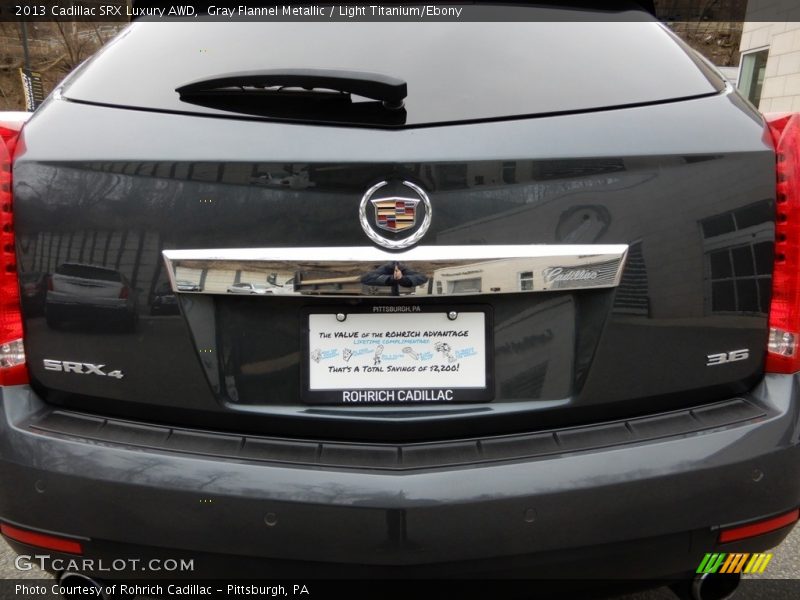 Gray Flannel Metallic / Light Titanium/Ebony 2013 Cadillac SRX Luxury AWD