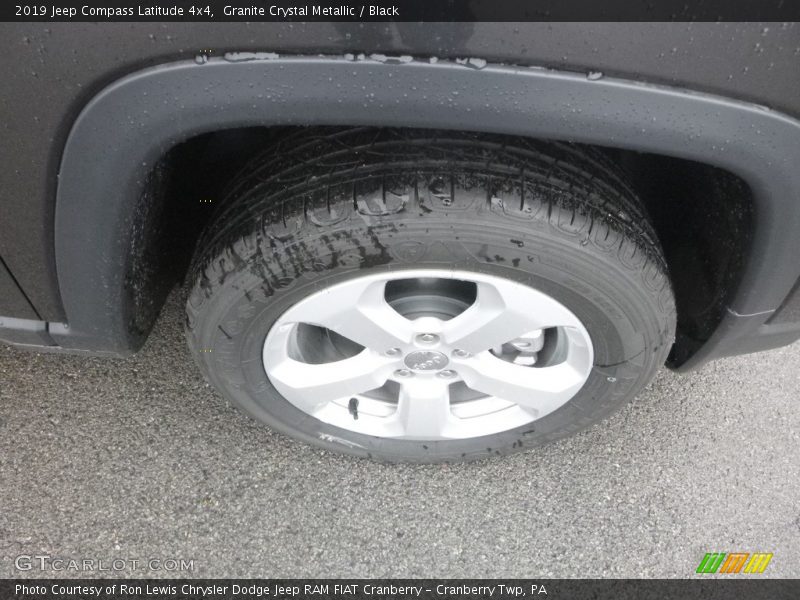 Granite Crystal Metallic / Black 2019 Jeep Compass Latitude 4x4