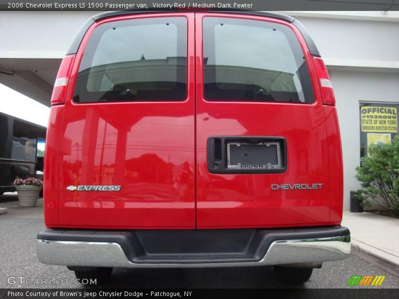 Victory Red / Medium Dark Pewter 2006 Chevrolet Express LS 1500 Passenger van