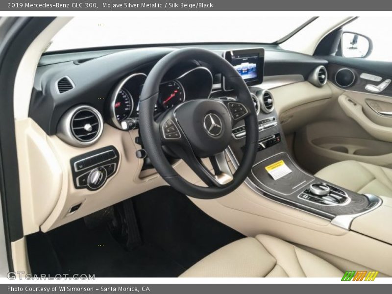 Mojave Silver Metallic / Silk Beige/Black 2019 Mercedes-Benz GLC 300