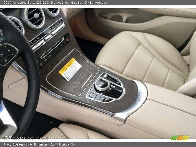 Mojave Silver Metallic / Silk Beige/Black 2019 Mercedes-Benz GLC 300