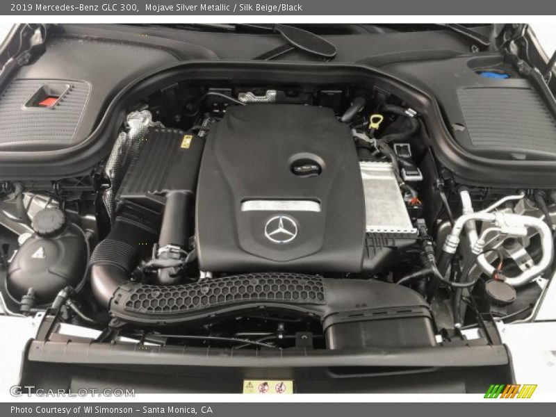 Mojave Silver Metallic / Silk Beige/Black 2019 Mercedes-Benz GLC 300