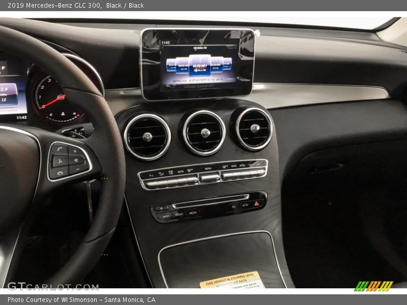 Black / Black 2019 Mercedes-Benz GLC 300