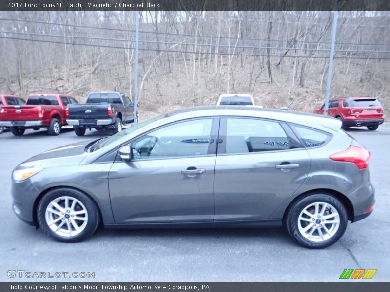 Magnetic / Charcoal Black 2017 Ford Focus SE Hatch