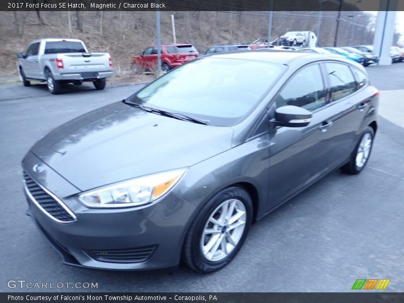 Magnetic / Charcoal Black 2017 Ford Focus SE Hatch