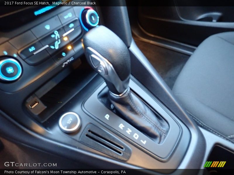 Magnetic / Charcoal Black 2017 Ford Focus SE Hatch