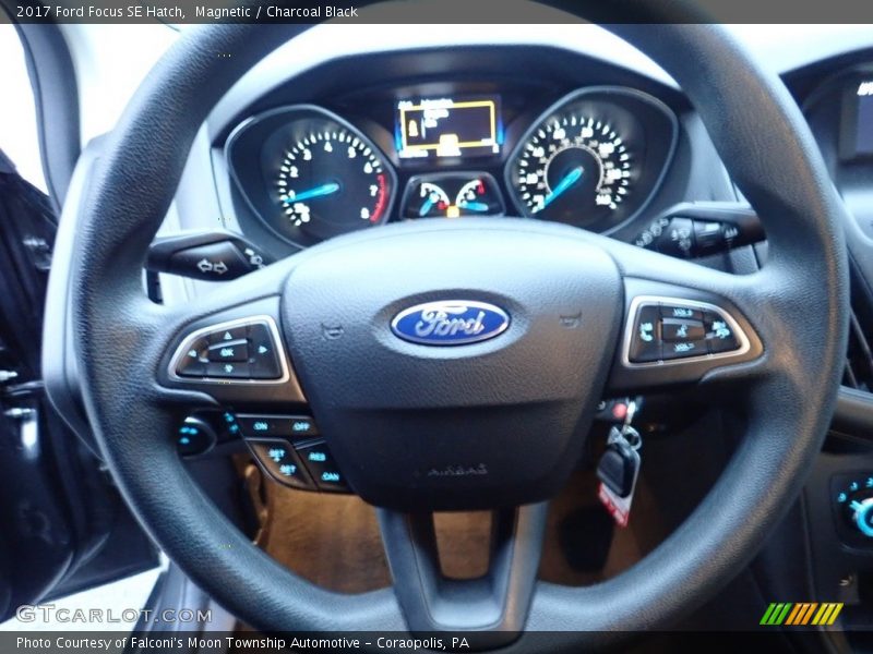 Magnetic / Charcoal Black 2017 Ford Focus SE Hatch