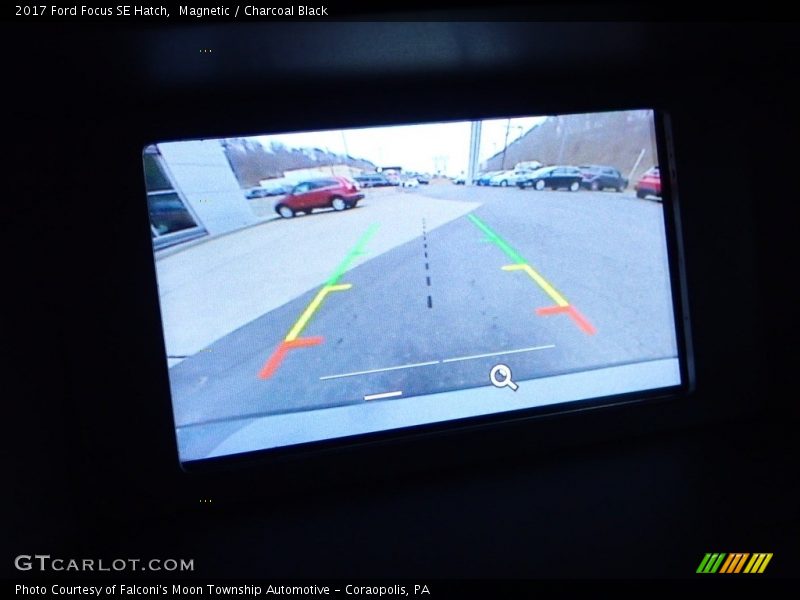 Magnetic / Charcoal Black 2017 Ford Focus SE Hatch