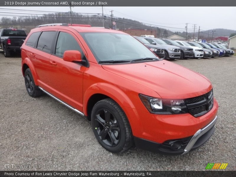 Front 3/4 View of 2019 Journey Crossroad AWD