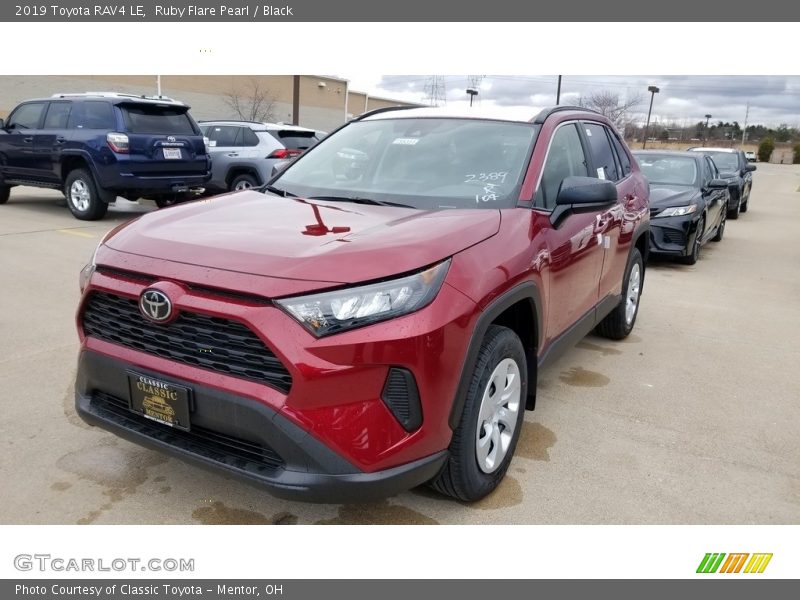 Ruby Flare Pearl / Black 2019 Toyota RAV4 LE