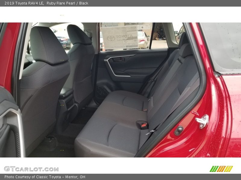 Ruby Flare Pearl / Black 2019 Toyota RAV4 LE