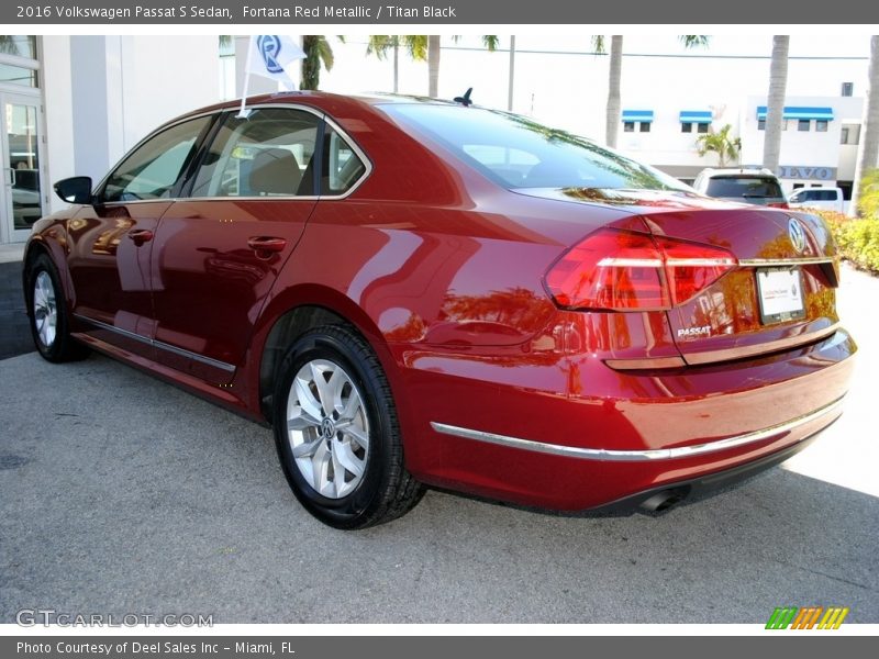 Fortana Red Metallic / Titan Black 2016 Volkswagen Passat S Sedan