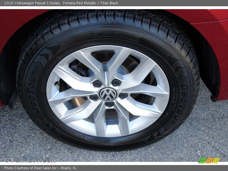 Fortana Red Metallic / Titan Black 2016 Volkswagen Passat S Sedan