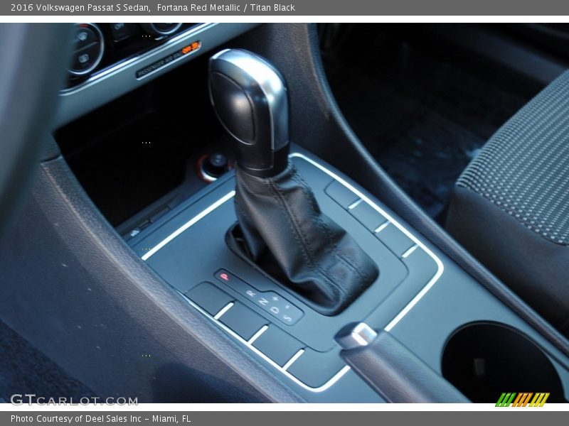 Fortana Red Metallic / Titan Black 2016 Volkswagen Passat S Sedan