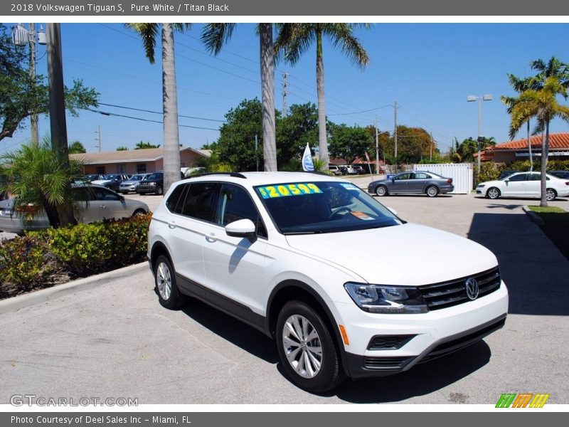 Pure White / Titan Black 2018 Volkswagen Tiguan S