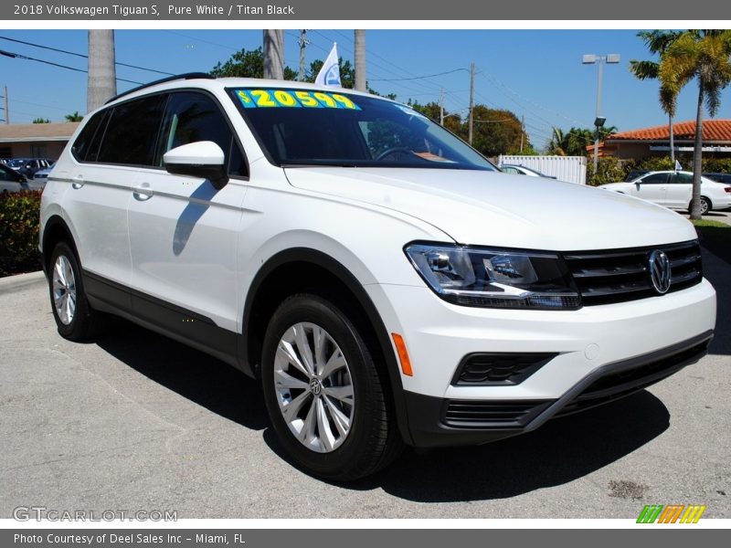 Pure White / Titan Black 2018 Volkswagen Tiguan S