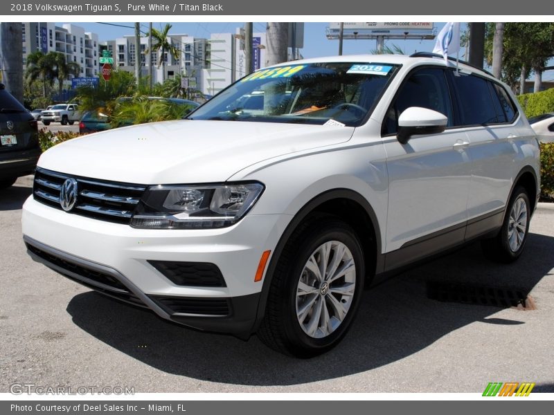 Pure White / Titan Black 2018 Volkswagen Tiguan S