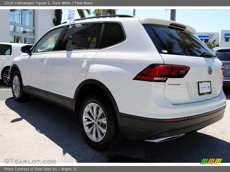 Pure White / Titan Black 2018 Volkswagen Tiguan S