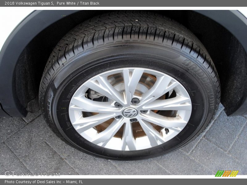 Pure White / Titan Black 2018 Volkswagen Tiguan S