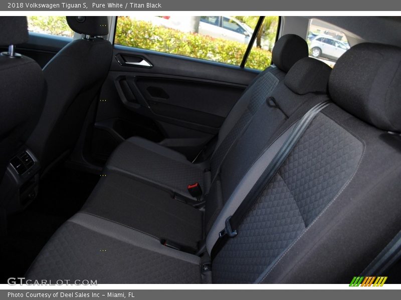 Pure White / Titan Black 2018 Volkswagen Tiguan S
