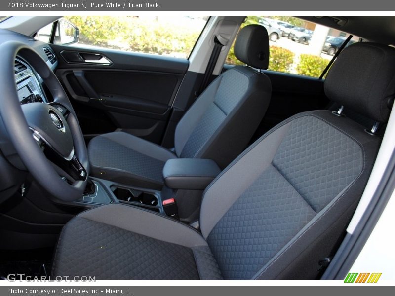Pure White / Titan Black 2018 Volkswagen Tiguan S