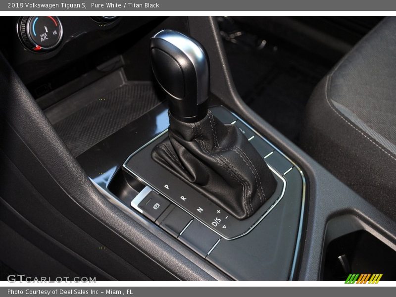 Pure White / Titan Black 2018 Volkswagen Tiguan S