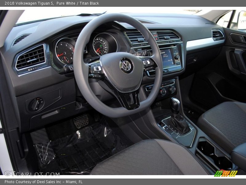 Pure White / Titan Black 2018 Volkswagen Tiguan S