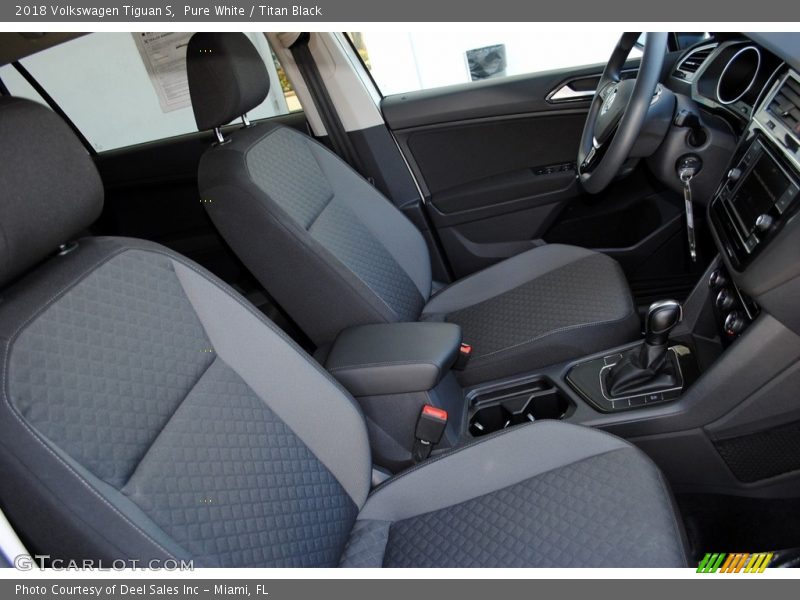 Pure White / Titan Black 2018 Volkswagen Tiguan S