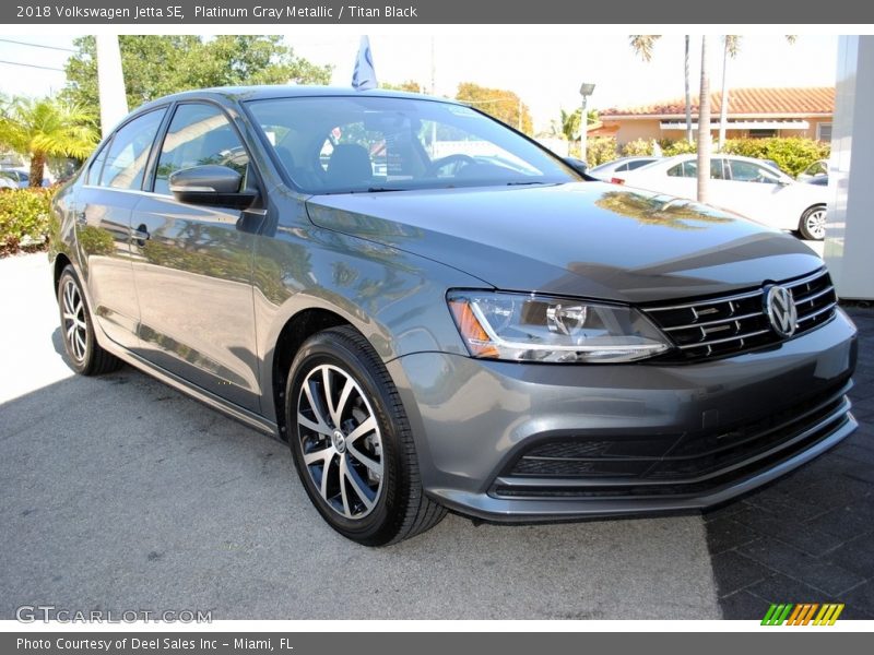 Platinum Gray Metallic / Titan Black 2018 Volkswagen Jetta SE