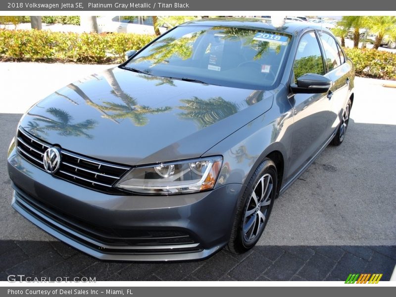 Platinum Gray Metallic / Titan Black 2018 Volkswagen Jetta SE