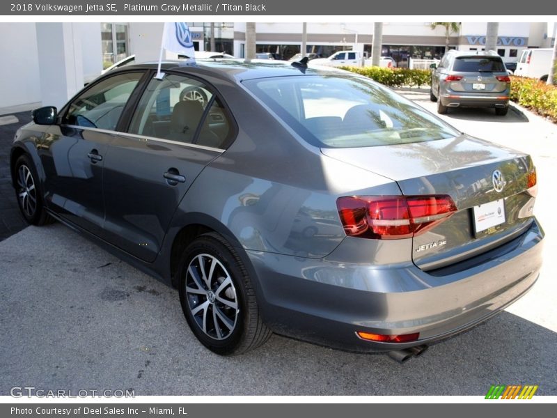Platinum Gray Metallic / Titan Black 2018 Volkswagen Jetta SE