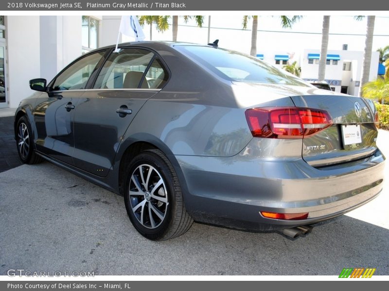 Platinum Gray Metallic / Titan Black 2018 Volkswagen Jetta SE