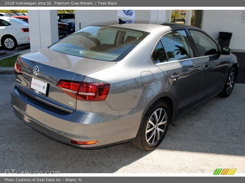 Platinum Gray Metallic / Titan Black 2018 Volkswagen Jetta SE
