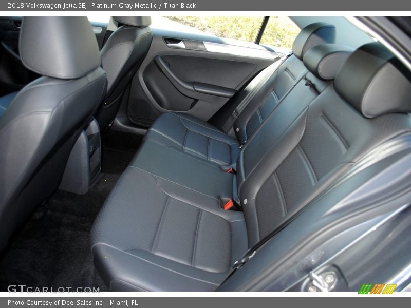 Platinum Gray Metallic / Titan Black 2018 Volkswagen Jetta SE