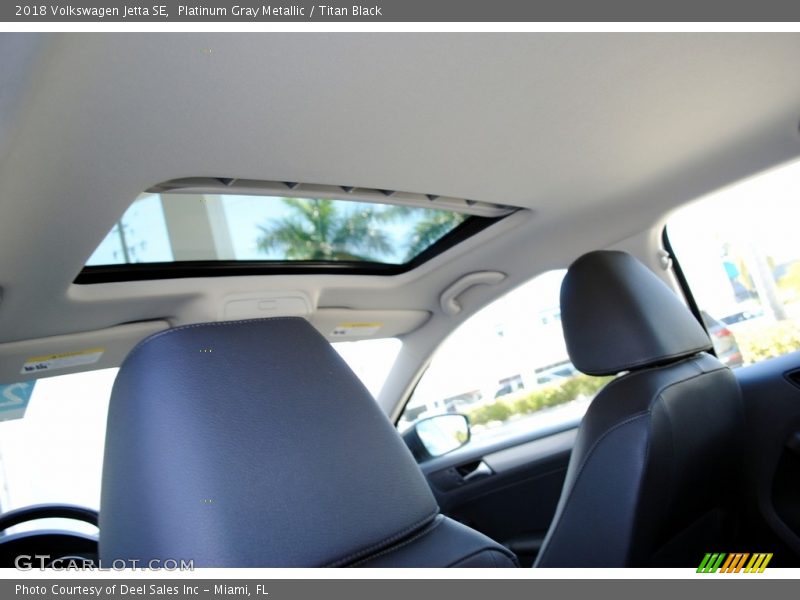 Platinum Gray Metallic / Titan Black 2018 Volkswagen Jetta SE