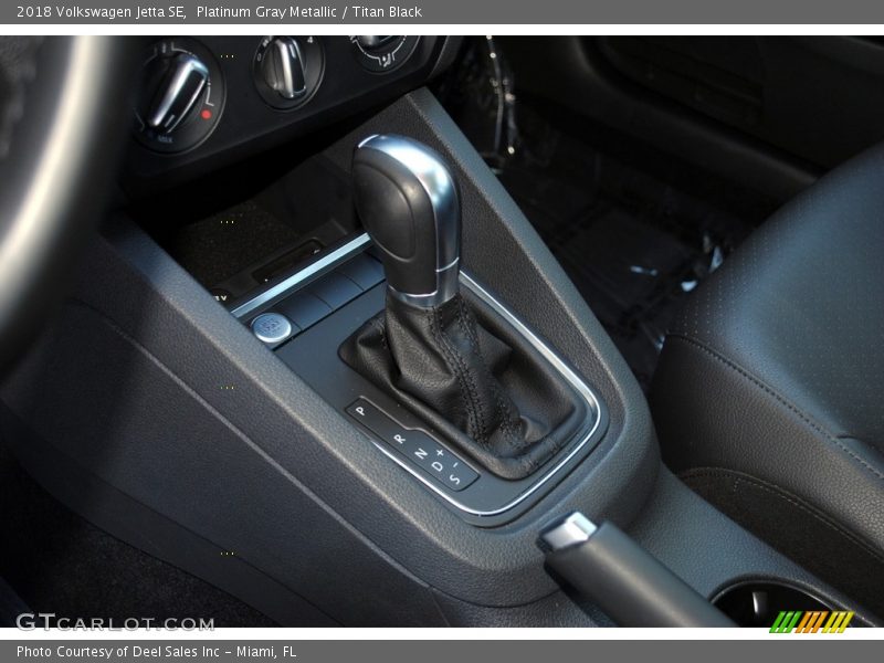 Platinum Gray Metallic / Titan Black 2018 Volkswagen Jetta SE