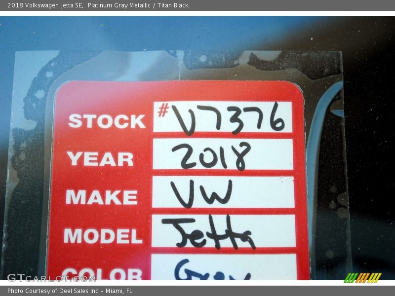 Platinum Gray Metallic / Titan Black 2018 Volkswagen Jetta SE