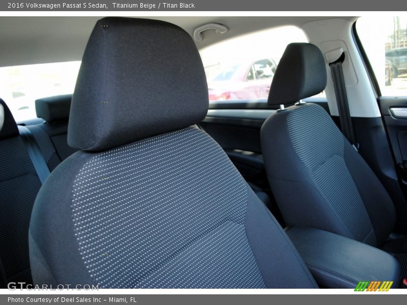 Titanium Beige / Titan Black 2016 Volkswagen Passat S Sedan
