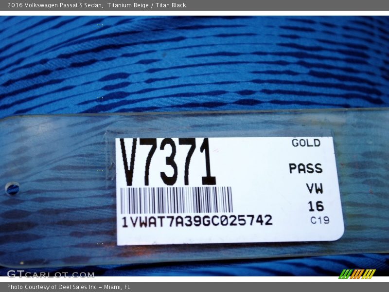 Titanium Beige / Titan Black 2016 Volkswagen Passat S Sedan