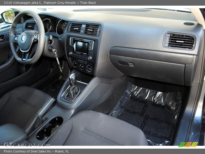 Platinum Grey Metallic / Titan Black 2016 Volkswagen Jetta S